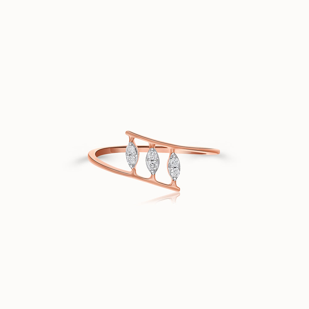 Saranaya Diamond Finger Ring