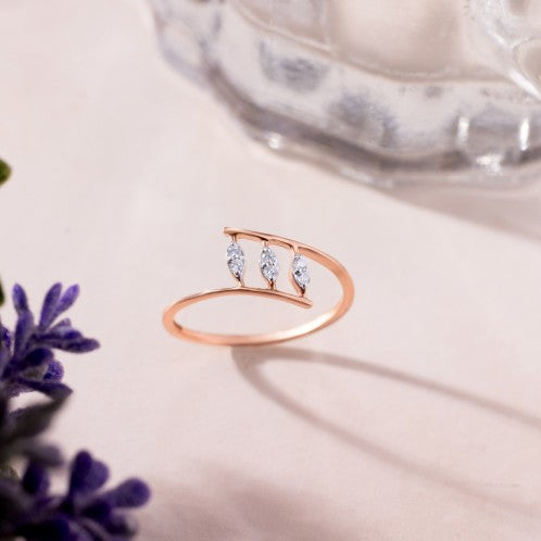 Saranaya Diamond Finger Ring